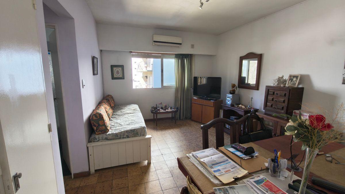 DEPARTAMENTO en Flores 2 ambientes - sala de estar - Arcudi Propiedades